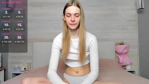 Molly Hunt online show from 03.12.25