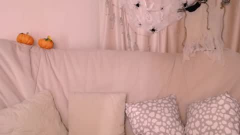 Snapshot of molly_kisss chatting on 10.18.25 molly_kisss online show from 10.18.25