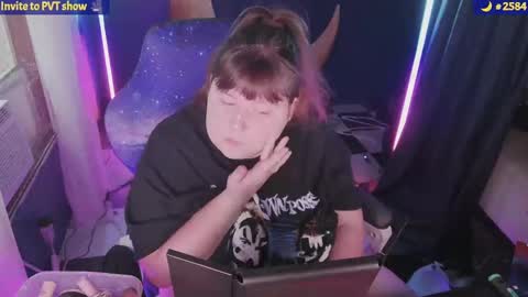 Snapshot of molly_moons chatting on 09.13.25 molly_moons online show from 09.13.25