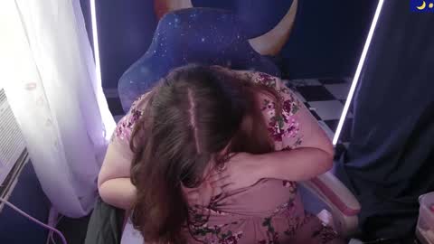 Snapshot of molly_moons chatting on 10.01.25 molly_moons online show from 10.01.25