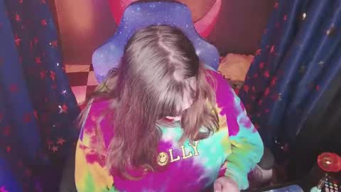 Snapshot of molly_moons chatting on 10.21.25 molly_moons online show from 10.21.25