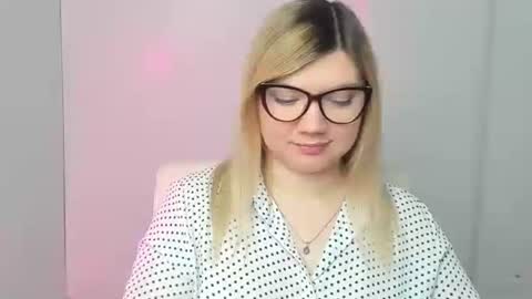 Molly online show from 10.25.25