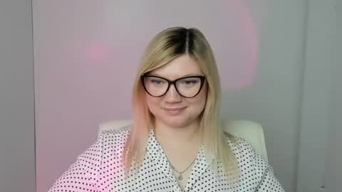 Molly online show from 11.05.25