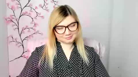 Molly online show from 12.17.25