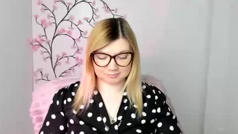 Molly online show from 03.31.26