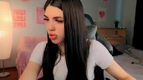 Molly online show from 04.11.26