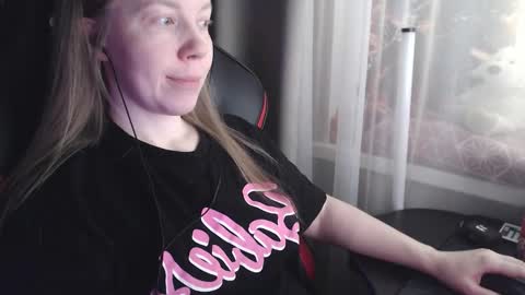 I have new photos come and see with love Molly online show from 02.19.26