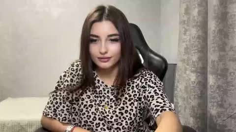 Snapshot of molly_ww chatting on 11.08.25 Molly online show from 11.08.25