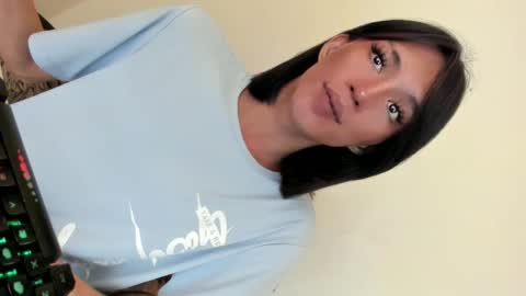 Snapshot of mollyfrakambush chatting on 12.28.24 Molly Frakambush online show from 12.28.24