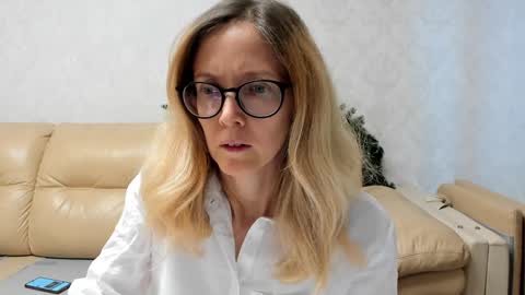 Snapshot of mollystory chatting on 01.30.25 AngelMomm online show from 01.30.25