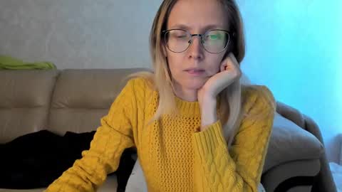 Snapshot of mollystory chatting on 02.26.25 AngelMomm online show from 02.26.25