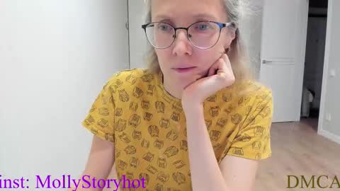 Snapshot of mollystory chatting on 11.20.25 AngelMomm online show from 11.20.25