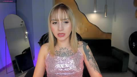 Snapshot of mollysunders_ chatting on 05.13.26 Molly Sunders online show from 05.13.26