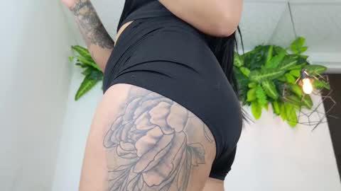 Snapshot of mollysweet11 chatting on 12.17.25 mollysweet11 online show from 12.17.25