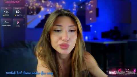Snapshot of mollyyank chatting on 10.17.25 Molly online show from 10.17.25