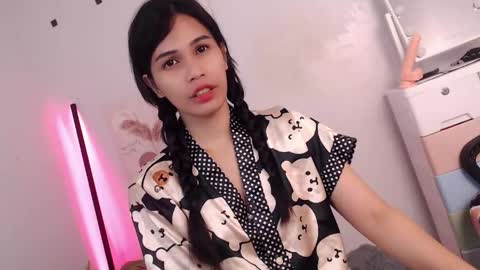MOMIKHEM online show from 05.04.26
