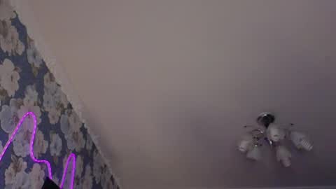 Snapshot of momiji_i chatting on 05.18.26 Leah online show from 05.18.26