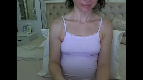 Snapshot of mommy4y chatting on 12.28.24 Amy online show from 12.28.24