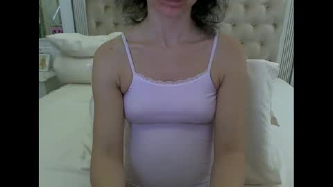 Snapshot of mommy4y chatting on 01.10.25 Amy online show from 01.10.25