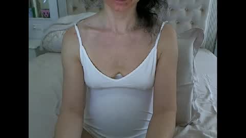 Snapshot of mommy4y chatting on 02.07.25 Amy online show from 02.07.25
