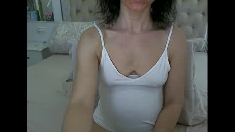 Snapshot of mommy4y chatting on 02.20.25 Amy online show from 02.20.25