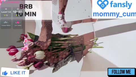 Snapshot of mommy_cum chatting on 12.04.24 Mommy online show from 12.04.24