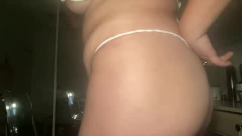 Snapshot of mommygoddess03 chatting on 09.22.25 mommygoddess03 online show from 09.22.25