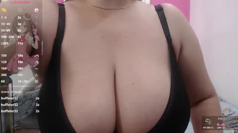 Snapshot of mommyissuess_ chatting on 02.12.25 Daphne  online show from 02.12.25