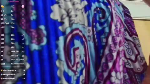 Snapshot of mommyissuess_ chatting on 02.25.25 Daphne  online show from 02.25.25