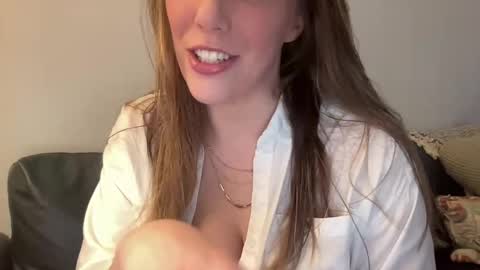 Snapshot of mommyofyourdreams chatting on 12.29.24 southernsweetheartforyou online show from 12.29.24