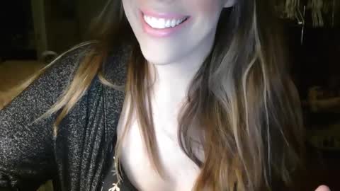 Snapshot of mommyofyourdreams chatting on 01.25.25 southernsweetheartforyou online show from 01.25.25