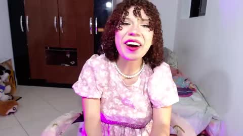 Snapshot of mon_belle chatting on 09.26.25 Jessie online show from 09.26.25