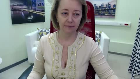 Snapshot of mona_w chatting on 02.15.26 Mona online show from 02.15.26