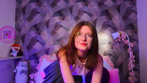 Snapshot of monanoir chatting on 11.28.25 Mona online show from 11.28.25