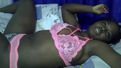 Snapshot of monarain chatting on 03.09.25 mona online show from 03.09.25