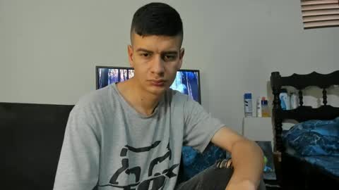 Snapshot of monarquia_ chatting on 12.08.24 nicolas online show from 12.08.24