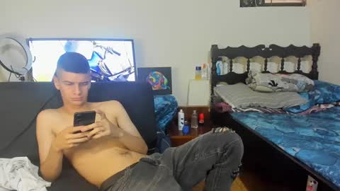 Snapshot of monarquia_ chatting on 12.20.24 nicolas online show from 12.20.24