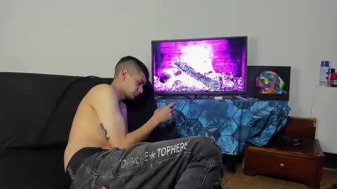 Snapshot of monarquia_ chatting on 12.27.24 nicolas online show from 12.27.24