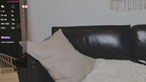 Snapshot of monet_stclair chatting on 01.08.25 PoppyPlayful online show from 01.08.25