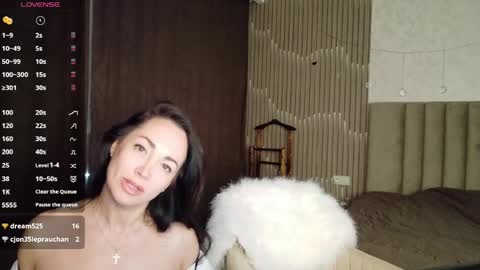monica_weisss online show from 04.30.26
