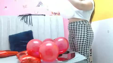 Snapshot of monickhot303av chatting on 02.14.25 monickhot303av online show from 02.14.25