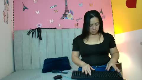 Snapshot of monickhot303av chatting on 03.11.25 monickhot303av online show from 03.11.25