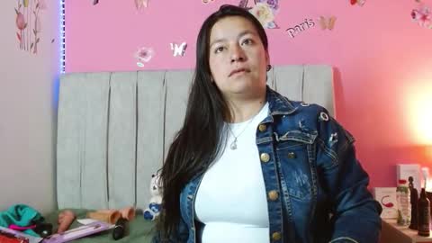 Snapshot of monickhot303av chatting on 09.17.25 monickhot303av online show from 09.17.25