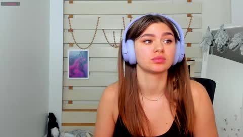 Snapshot of monika_youu chatting on 12.20.24 Monika online show from 12.20.24