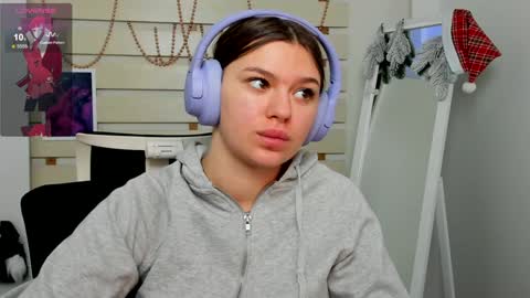 Snapshot of monika_youu chatting on 01.12.25 Monika online show from 01.12.25