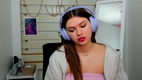 Snapshot of monika_youu chatting on 01.19.25 Monika online show from 01.19.25