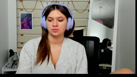 Snapshot of monika_youu chatting on 01.21.25 Monika online show from 01.21.25