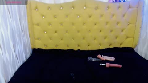 Snapshot of moniquehick chatting on 01.21.25 Monica online show from 01.21.25