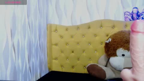 Snapshot of moniquehick chatting on 02.27.25 Monica online show from 02.27.25