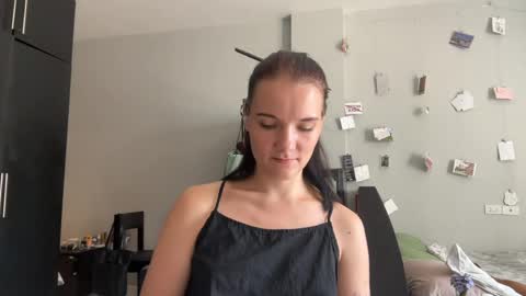 Snapshot of moniquerinn chatting on 04.12.26 Rose online show from 04.12.26